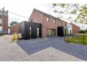 Grange rénovée 2 chambres avec jardin et 2 parking