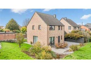 Maison entirèrement rénovée 3 chambres  jardin  garage