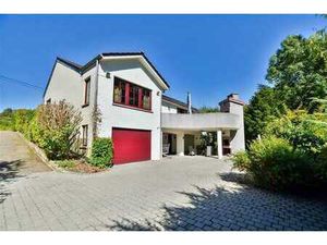 Maison de plain pied  3 chambres  caves et garage!