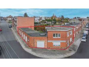 Immeuble de 2 appartements + 5 garages