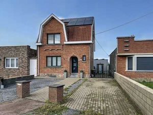 Maison 4 façades avec bureau/institut indépendant