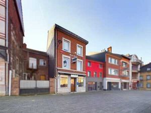 Grande maison d'habitation et de commerce.