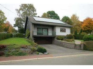 Maison unifamiliale avec panneaux photovoltaïques et sauna