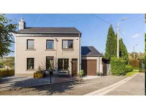 Villa 4 façades spacieuse de 211m² avec jardin – 4 chambres