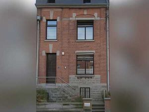 Maison 4 chambres avec jardin et parcelle à bâtir.