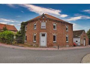 Jolie maison aux grands volumes  4 chambres  jardin à lotir