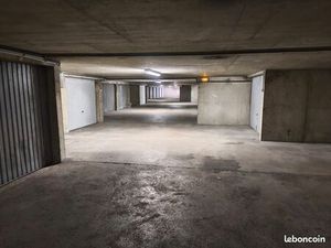 Parking - 15m² - Caluire (Métro Cuire)