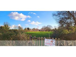 Jard-sur-Mer Terrain non viabilisé avec une partie constructible.