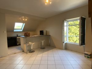 À louer – Charmant F3 dans résidence de maître – Cadre d’exception à Issenheim parkind et 