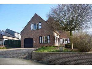 Villa 4 façades avec piscine/jacuzzi/dépendance/atelier