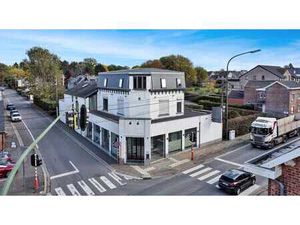 Surface commerciale avec parkings située au cœur du village