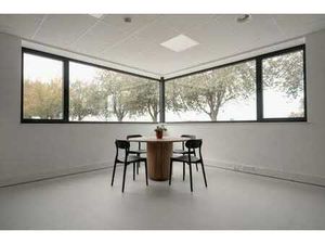 Bureaux à louer de 30 m² - BUSINESS CENTER