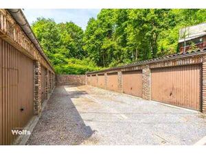 Terrain à bâtir de 1.290 m² avec 12 garages !