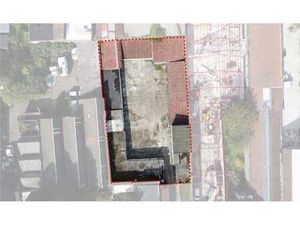 Ensemble de 31 garages et un atelier