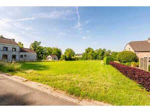 OPTION !!! Superbe terrain à bâtir de plus d'un hectare