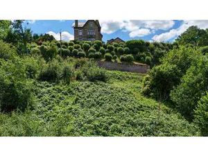 A VENDRE – TERRAIN À BÂTIR