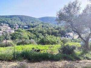 Vente terrain 1920 m² à Solliès-Toucas (83210)  230 000 €