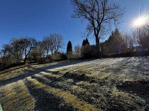 Belle parcelle de 2 120 m² dans le village de Pont (LOT 1)