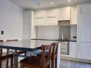 Confortable maison  3 chambres avec bureau  située à Ougrée