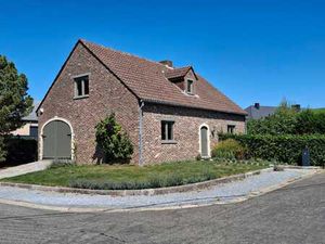 Maison en plein centre de Waremme avec jardin et garage