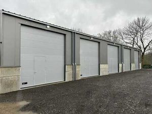 Entrepôt idéalement situé