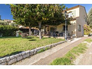 A vendre sur la Côte d'Azur  jolie maison provencale piscine et une vue mer