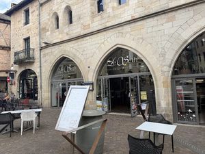 Vente locaux professionnels 180 m² à Figeac (46100)  320 000 €