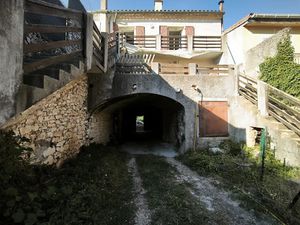 Vente immeuble 126 m² à Saint-Geniès-de-Malgoirès (30190)  185 000 €