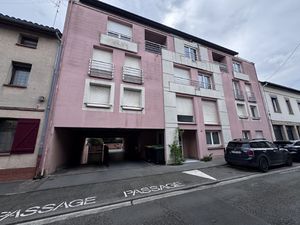 Saint Agne Toulouse   grand garage + parking A VENDRE