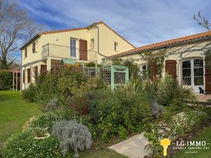 Villa 7 pièces 231 m2  terrain 6301 m2