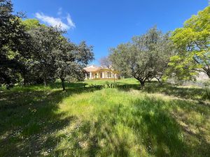 Maison avec terrain constructible de 2500 m²