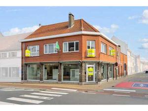 Centre: immeuble commercial  logement  garage terrasse