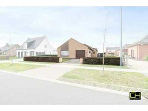 Charmante gelijkvloerse woning met grote zolder te koop i...