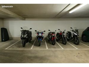 Parking moto
