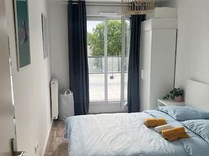 Location meublée appartement 5 pièces 95 m² à Bobigny (93000)  2 300 €