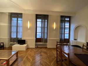 Location meublée appartement 2 pièces 65 m² à Lyon 6ème (69006)  1 290 €