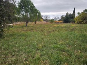 Terrain constructible viabilisé de 686 m2