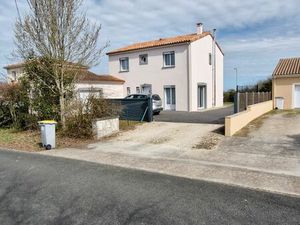 Maison familiale 6 pièces de 133 m2 sur fontaine le comte 86240