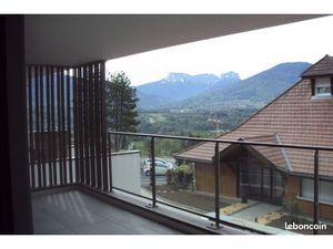 Location appartement récent avec vue superbe sur la vallée et les montagnes