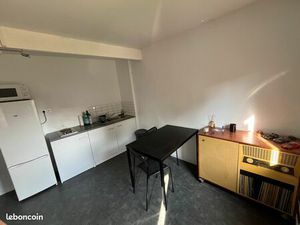 Studio meublé toutes charges comprises (eau / edf)