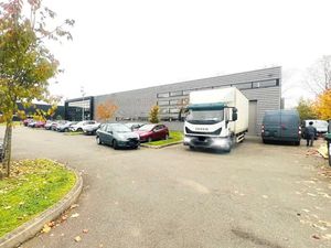 A LOUER - Bâtiment indépendant - proximité immédiate N12