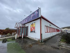 Location Commerce Gravigny 27930