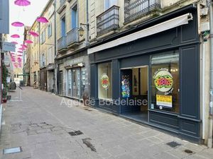 Bazas  Salon de thé-Bar à jeux  env. 100 m²