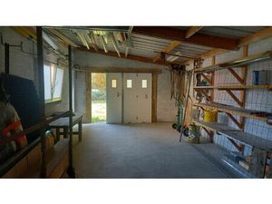 GARAGE d'environ 33 m².