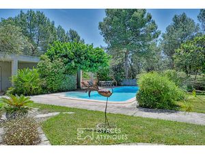 Villa d'architecte de plain-pied avec piscine et environnement privilégié