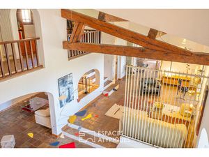 Maison provençale avec gîtes  piscine et oliveraie