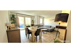 Lumineux F3 équipé avec balcons et parking