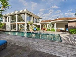 Parc d'Hiver : Superbe villa contemporaine de 270 m² avec piscine et grand garage