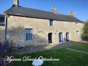 Glomel – Longère chaleureuse avec dépendances et verger