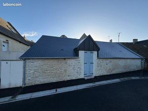 Maison rénovée avec cour privative + stationnement facile – 2 chambres – Disponible le 28.